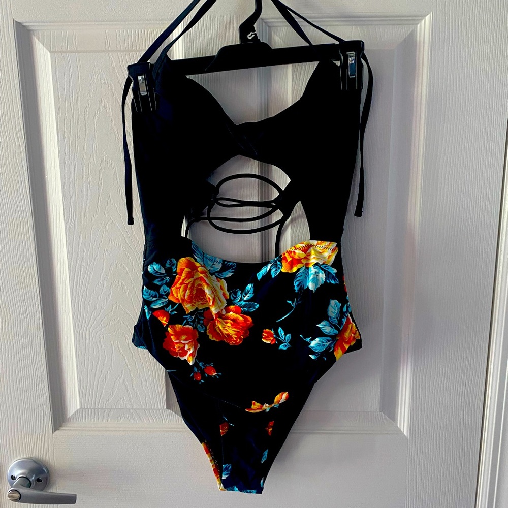 Brand new Cupshe Swimsuit never worn with tags